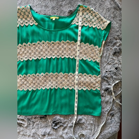 Gianni Bini Cream Lace & Kelly Green Lightweight Top, Sleeveless Medium GUC - Picture 8 of 13
